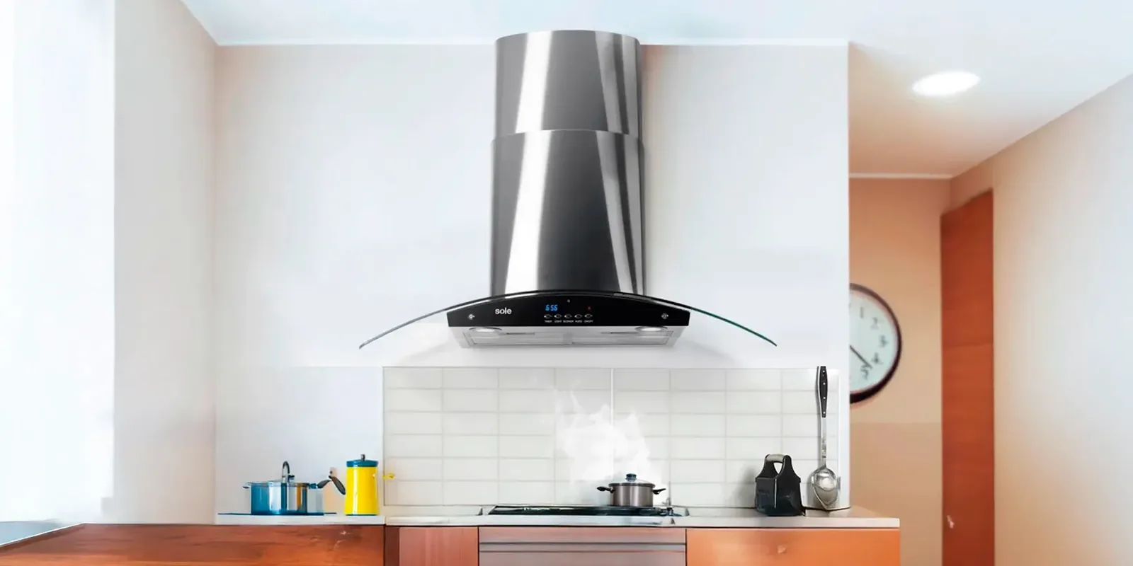 Campana extractora Sole instalada en una cocina