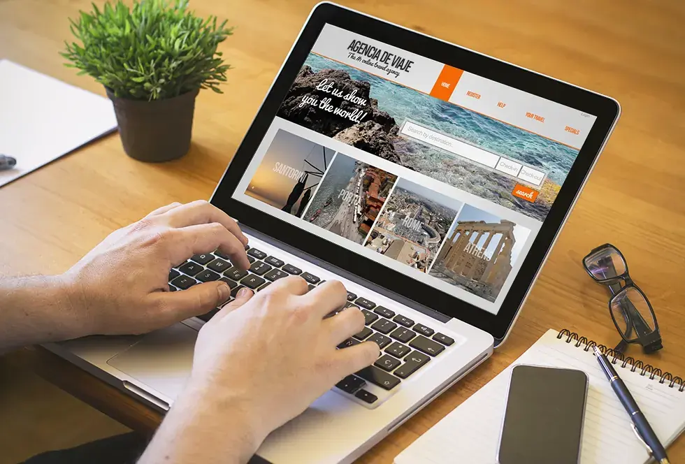 Consulta de destinos y servicios turísticos desde una página web