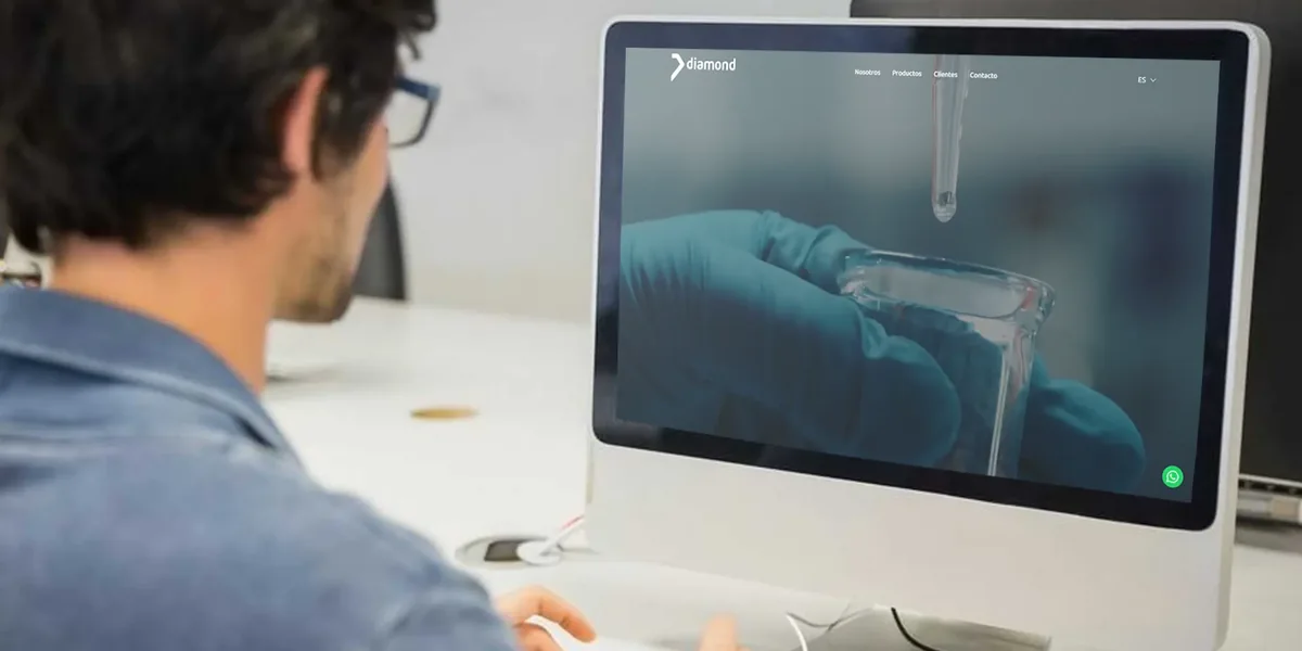 Proyecto de diseño web de Diamond mostrado en computadora